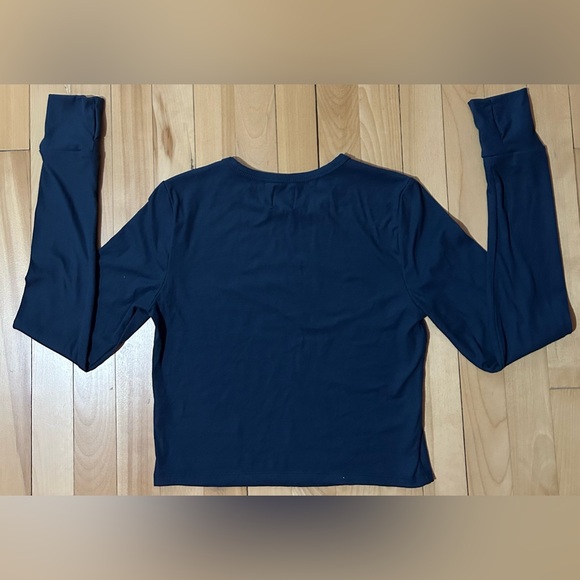 Ardène | 2 Workout Tops (Fitted) - Picture 7 of 8